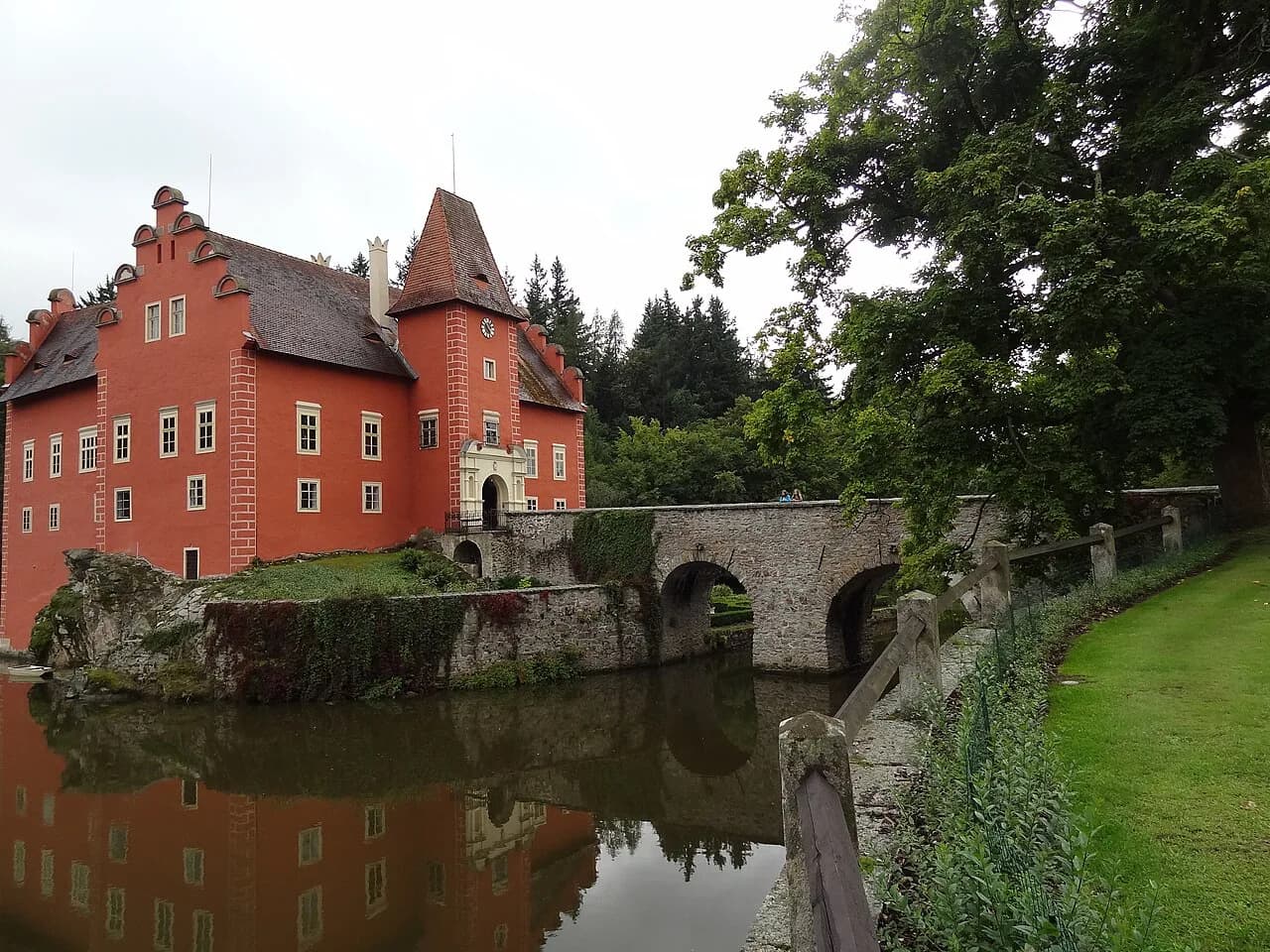 Červená Lhota Castle: Tours, Tickets and Getting There