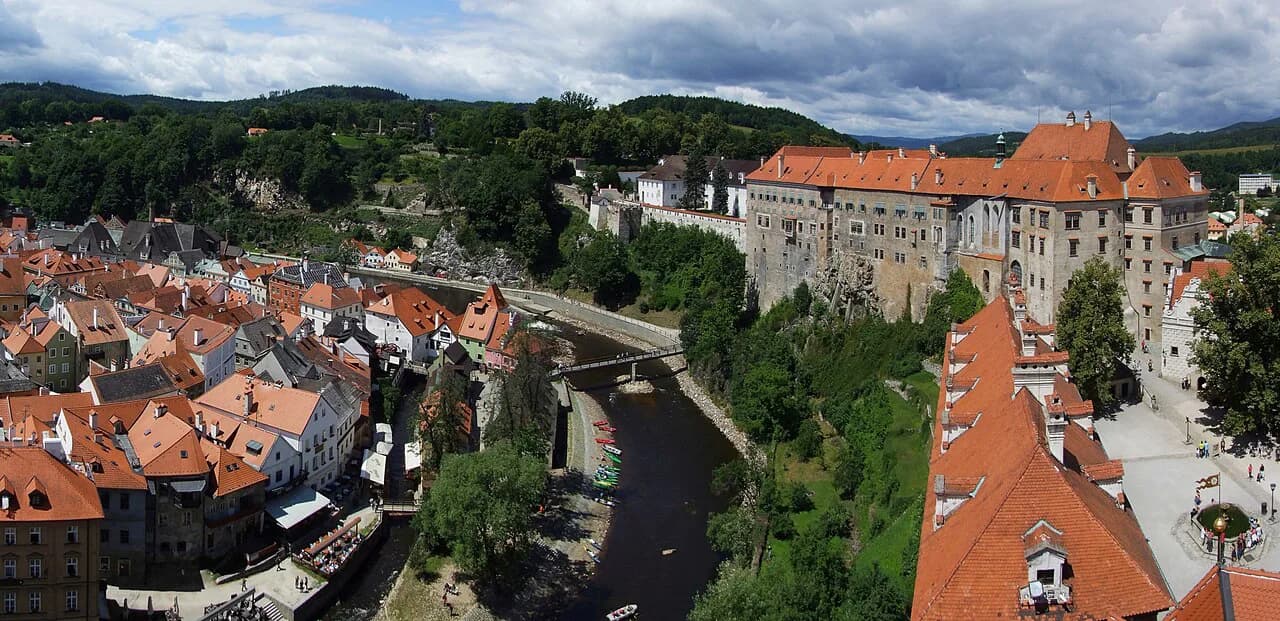 Český Krumlov Map: Castle, Old Town and Station Layout