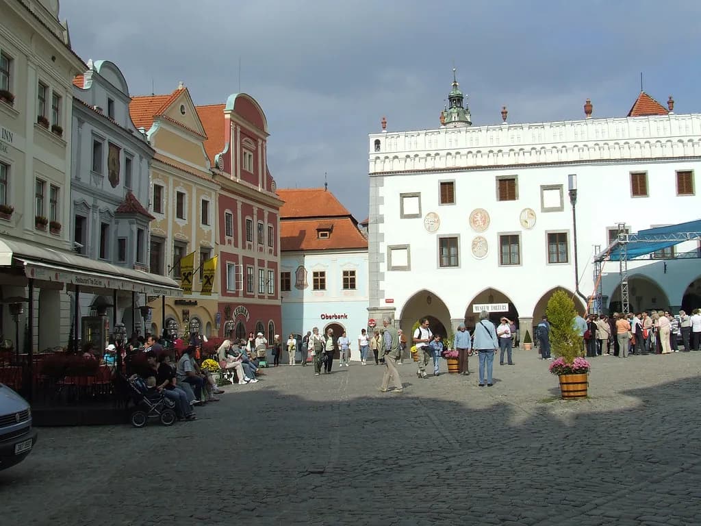 Český Krumlov Tours: Castle Circuits, Baroque Theatre and Walking Tours