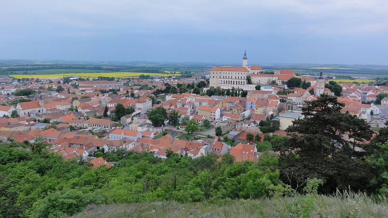 Planning Mikulov sightseeing: hill walks, a ruin and a cave