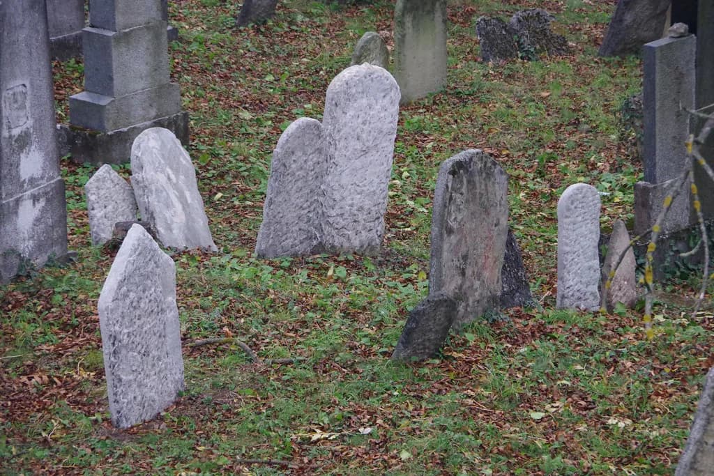 Mikulov Jewish Cemetery: Hours, Tickets and What to See