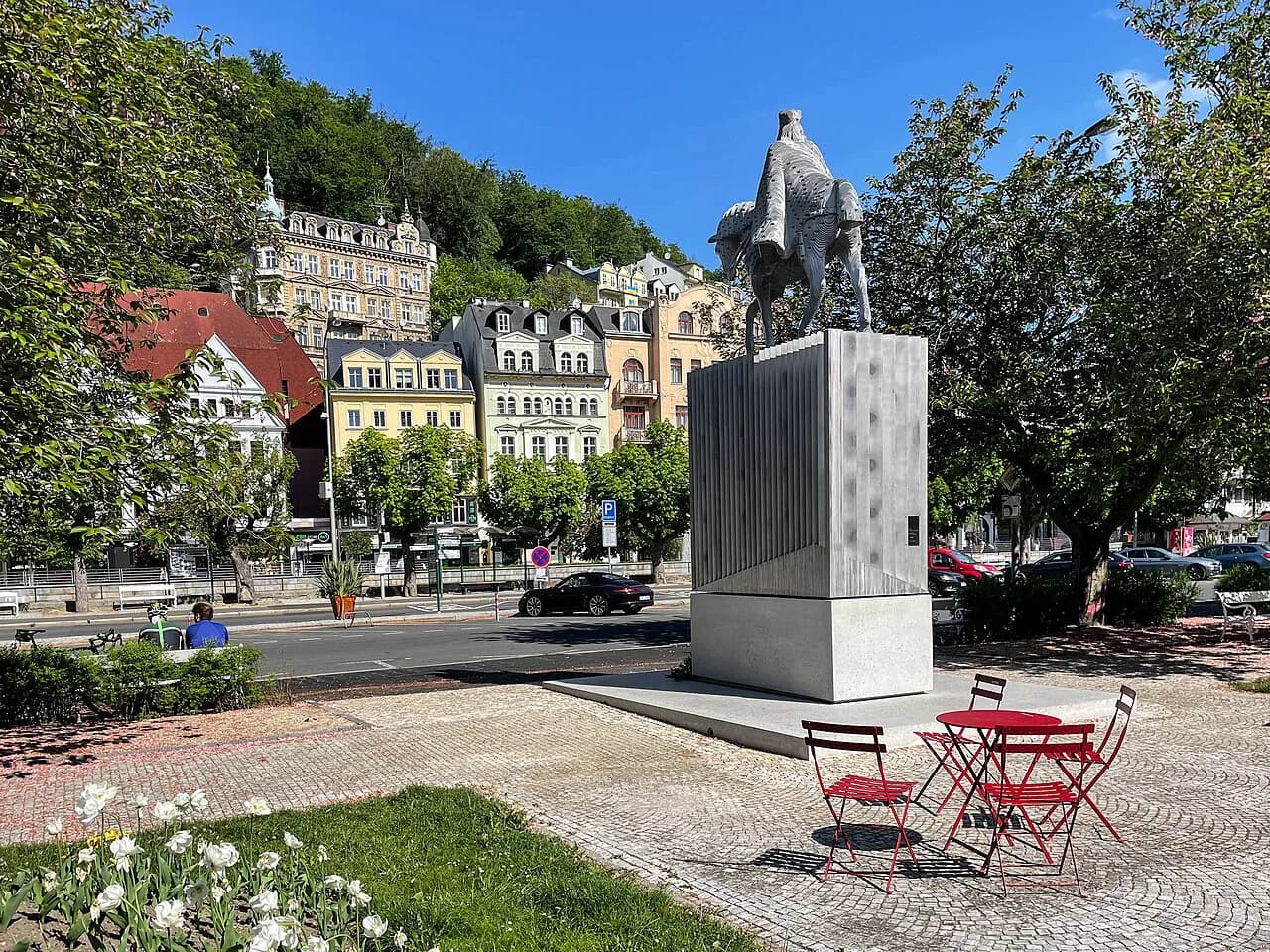 Karlovy Vary Old Town: Squares, Colonnades and Streets to Walk