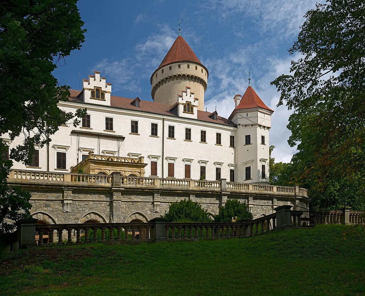 Konopiště Castle: Guided Tours, Park, and Getting There