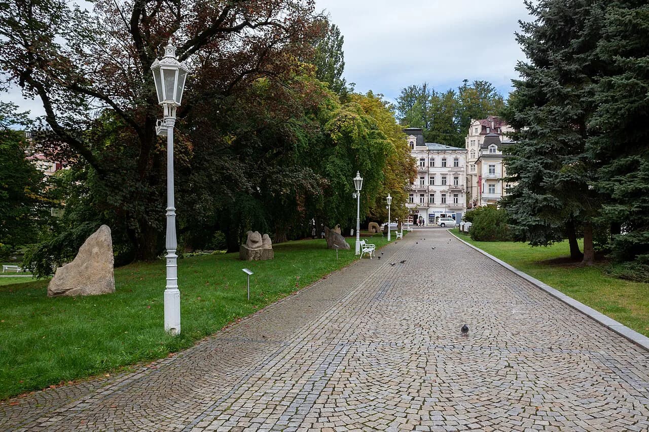 Mariánské Lázně: Colonnade, Singing Fountain and Springs Guide