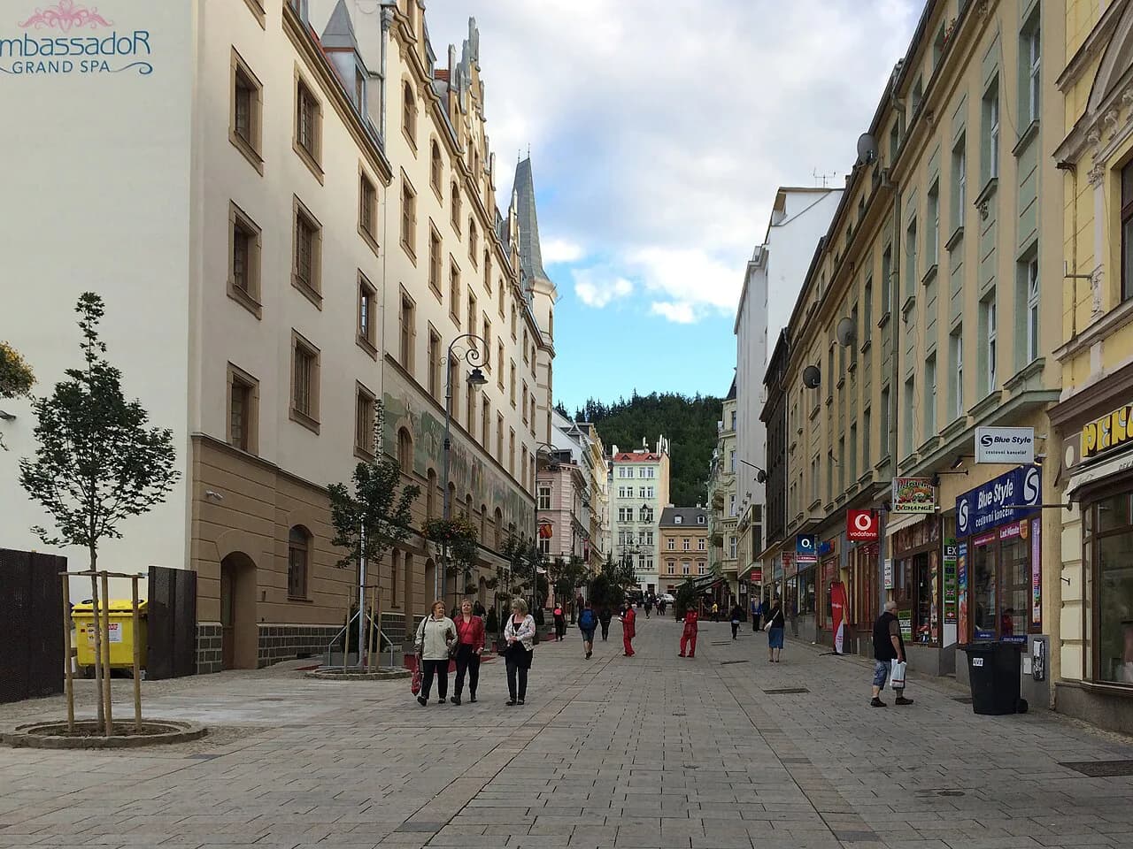 Shopping in Karlovy Vary: Spa-Promenade Souvenirs and Varyáda