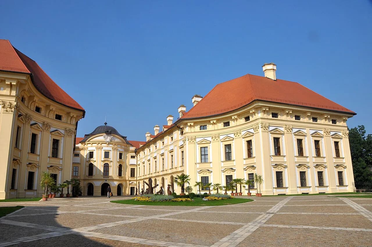 Slavkov u Brna: Austerlitz Chateau, Square and Battle Sites