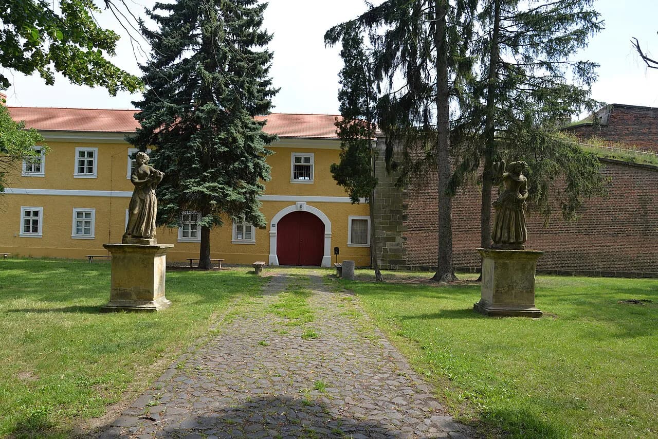 Terezín Tours: Guided Visits to the Ghetto and Small Fortress