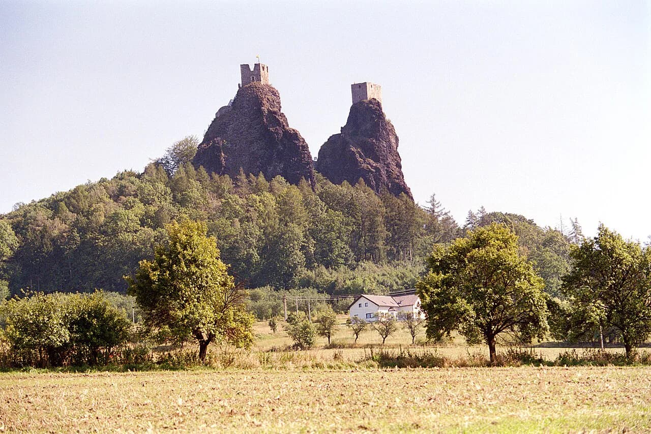 Trosky Castle: Twin-Tower Ruin in Bohemian Paradise