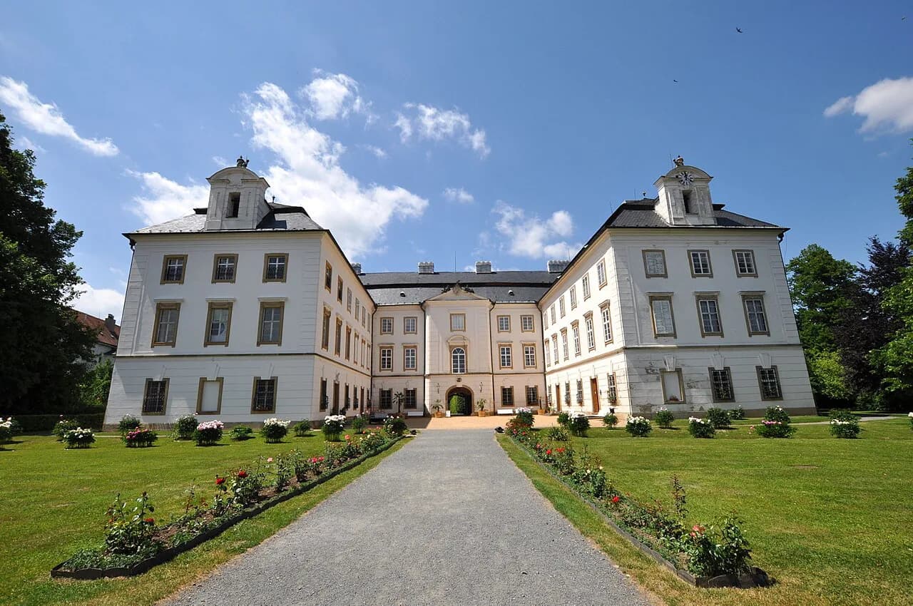 Vizovice: Baroque Chateau and Slivovice Guide