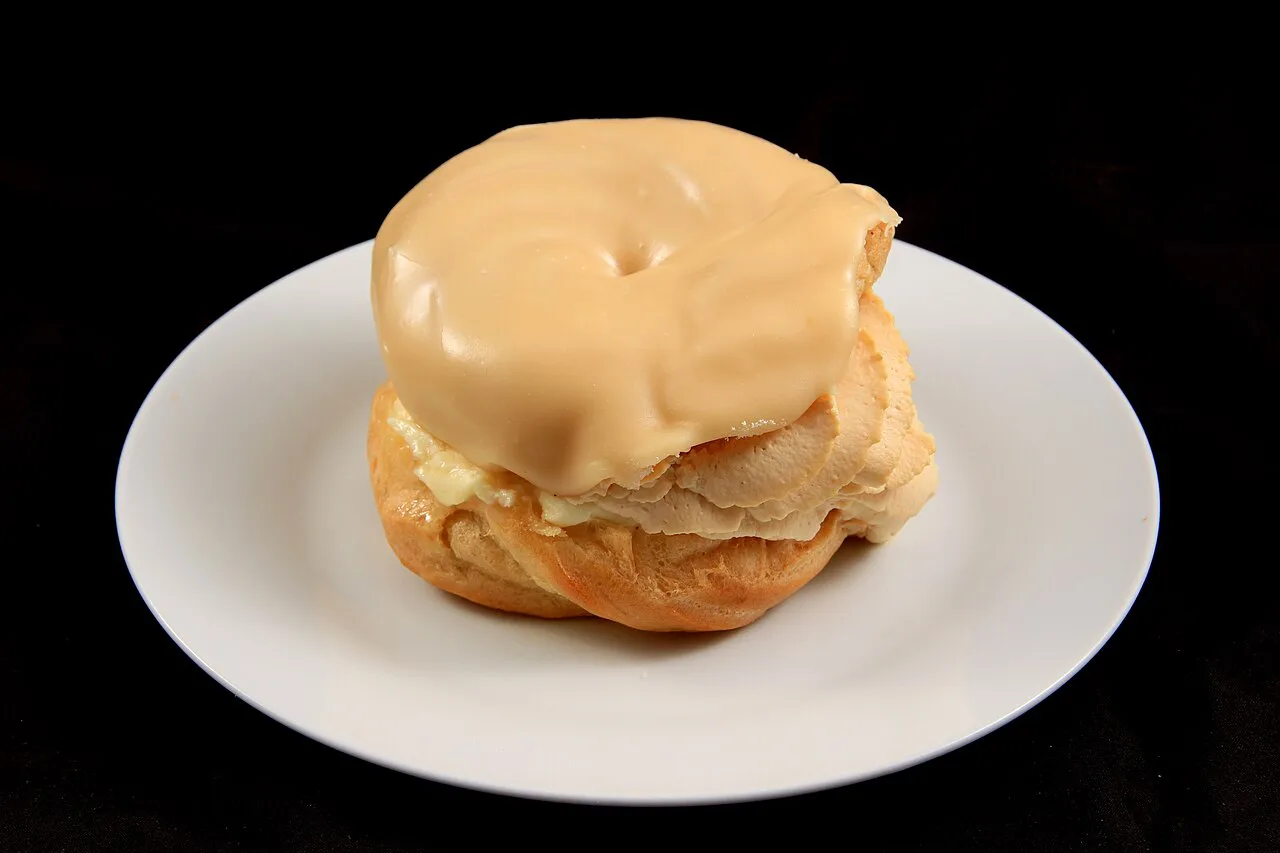 A větrník choux pastry with caramel cream.