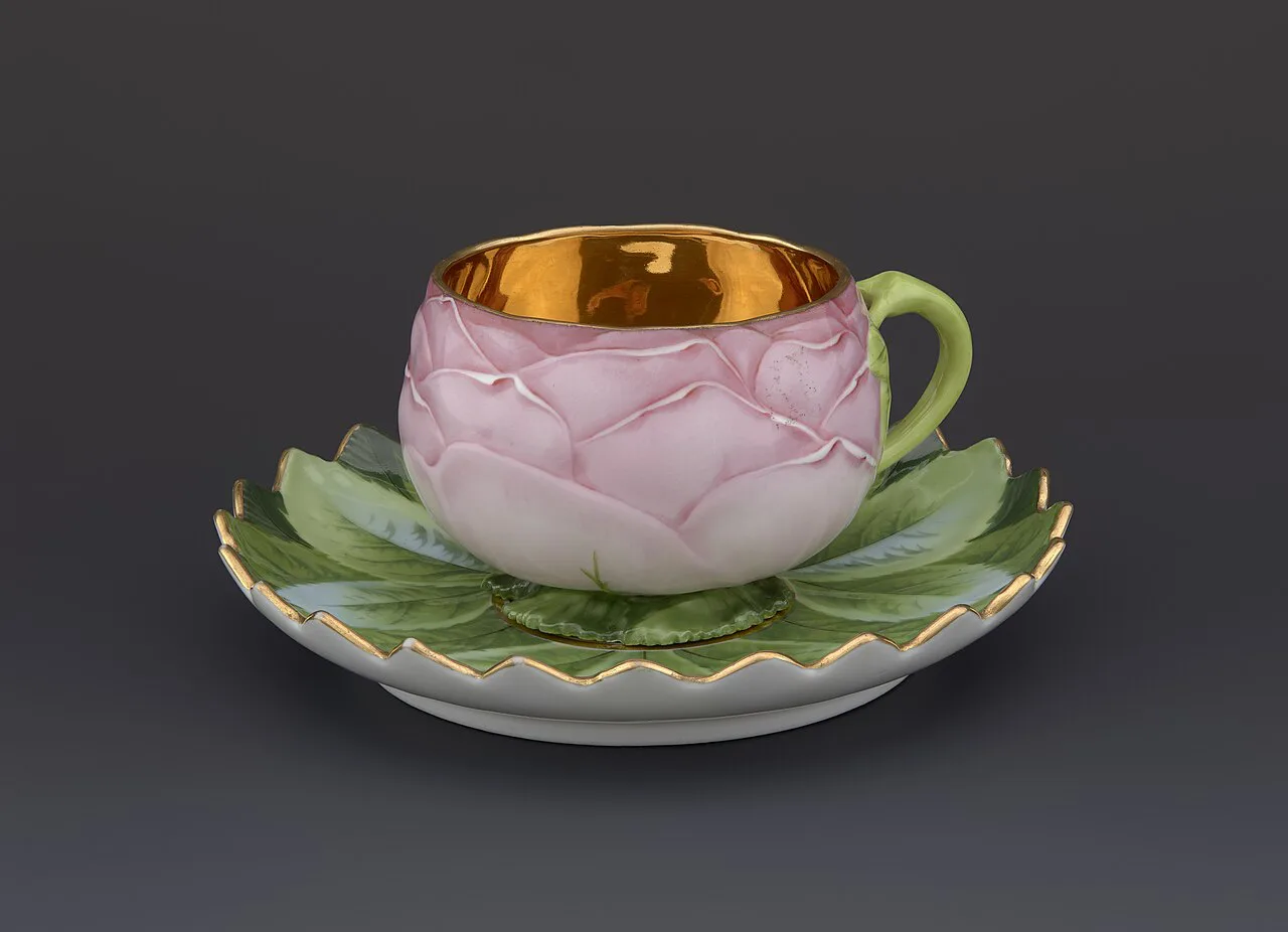 Cup and saucer from the Carl Knoll porcelain factory in Rybáře, Karlovy Vary