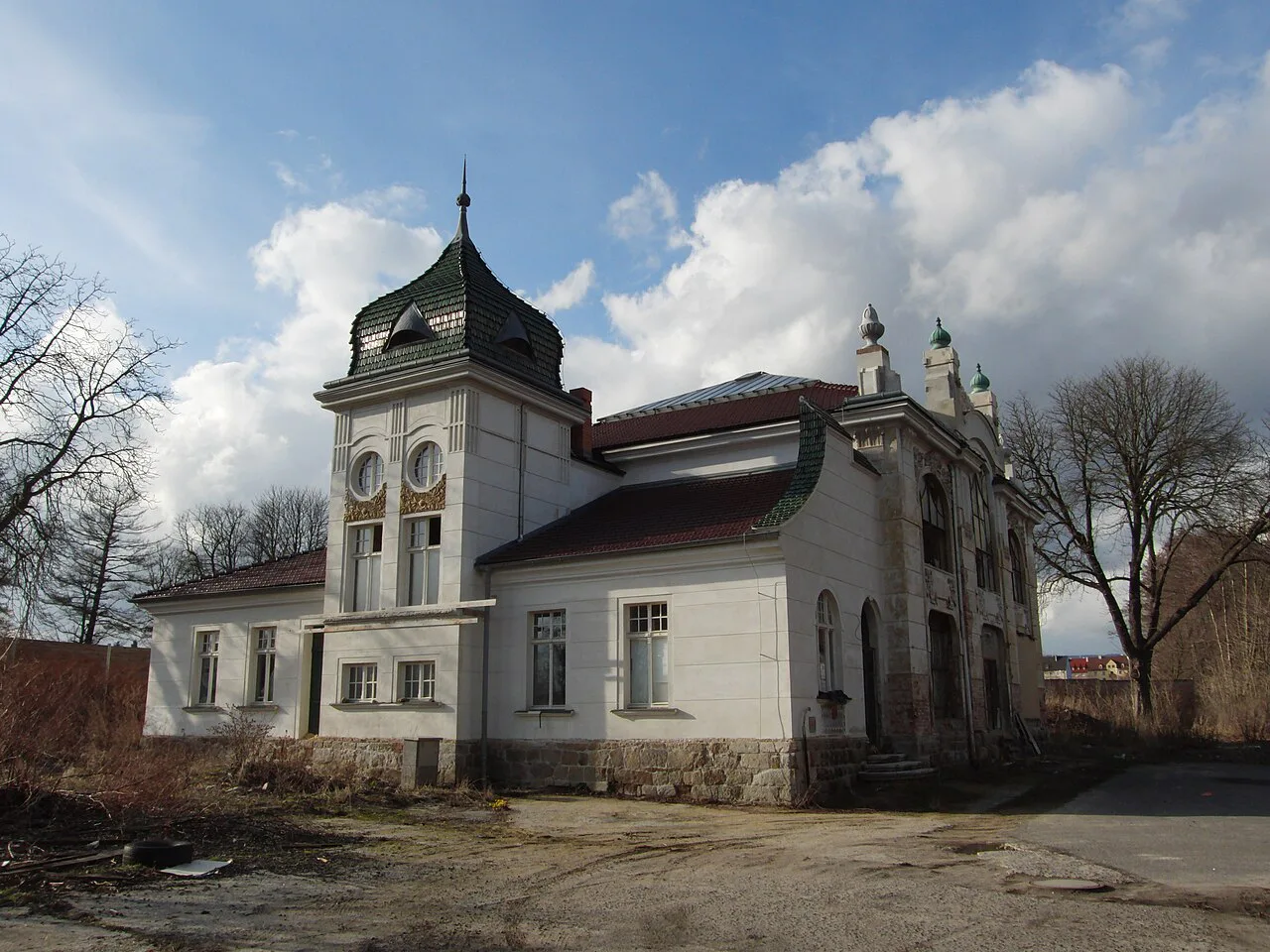 Former sample-room building of the Knoll porcelain factory in Rybáře, Karlovy Vary