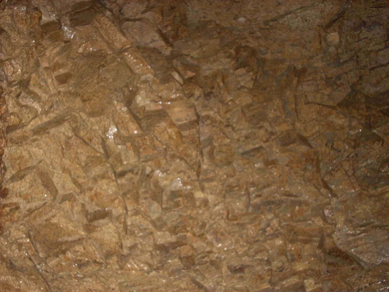 Hand-cut rock in the Jihlava Underground.