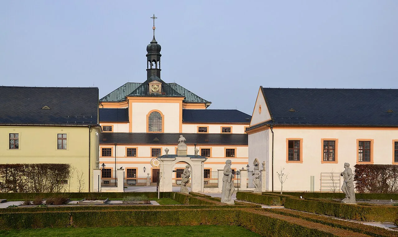 The Kuks Hospital building with its central church tower.