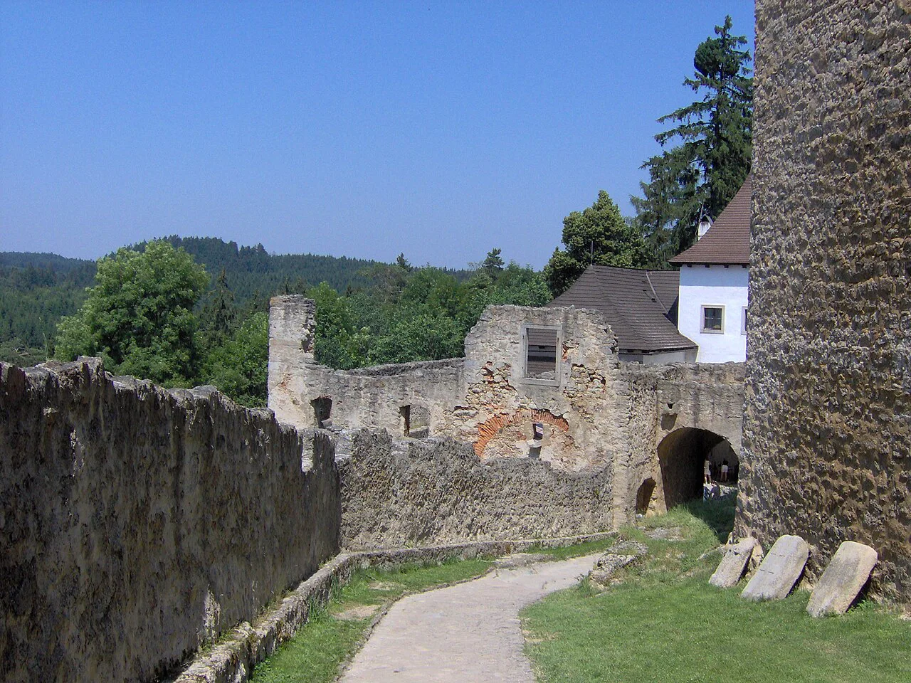 Walls and gate of the Landštejn Castle ruin.