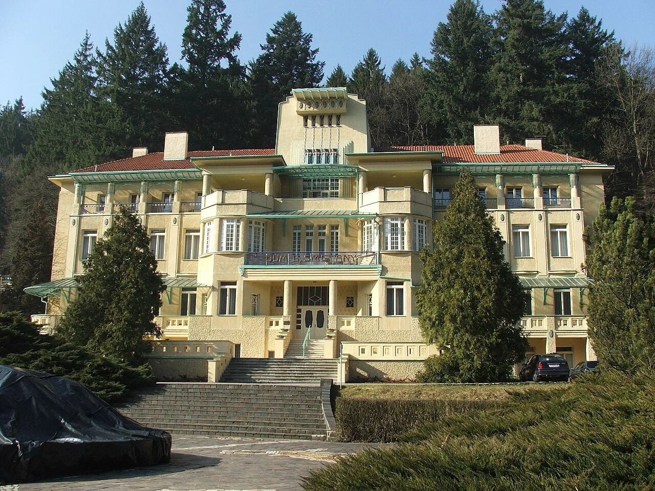 A spa villa set in greenery in Luhačovice.