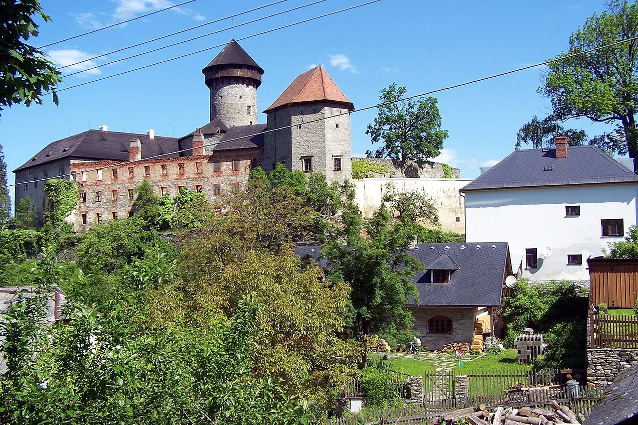 Sovinec Castle above the village rooftops.