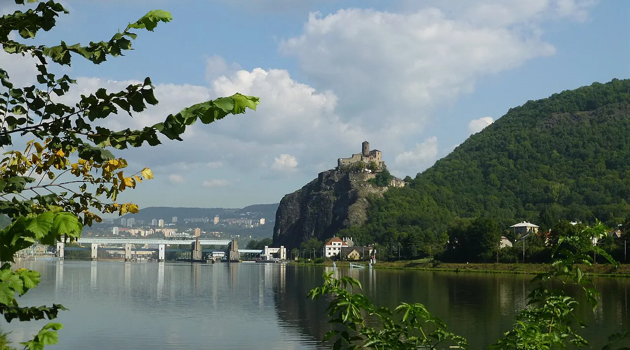 The Elbe weir at Střekov with Střekov Castle above the river.