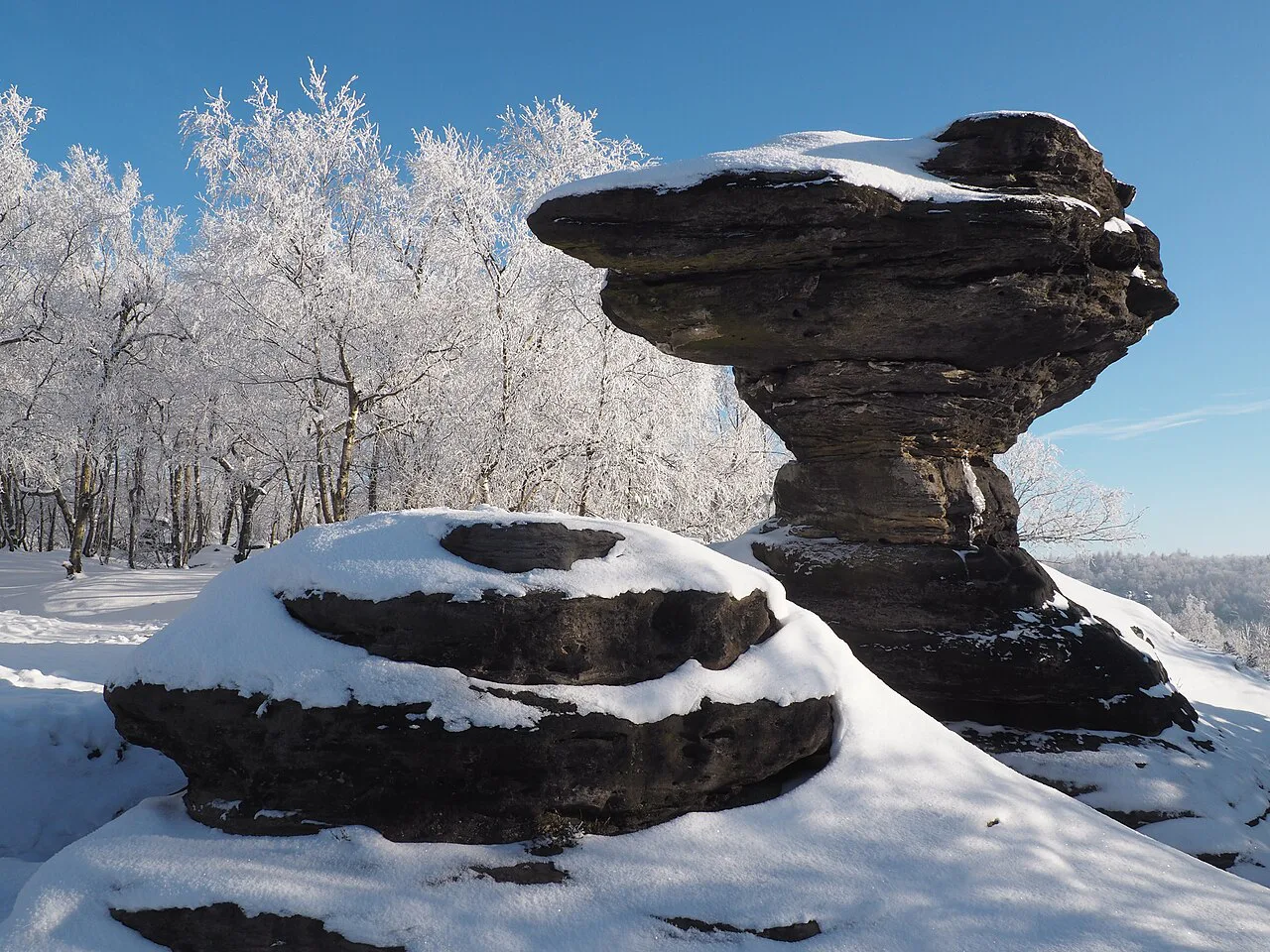 The snow-covered Rock Mushroom formation in Tiské stěny.