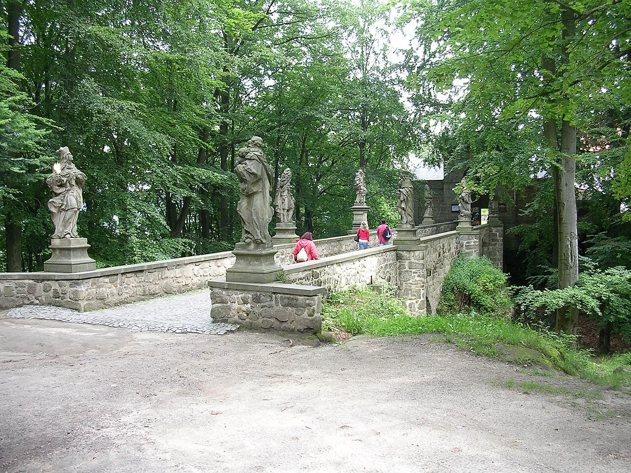 Statue-lined entrance bridge of Valdštejn Castle.